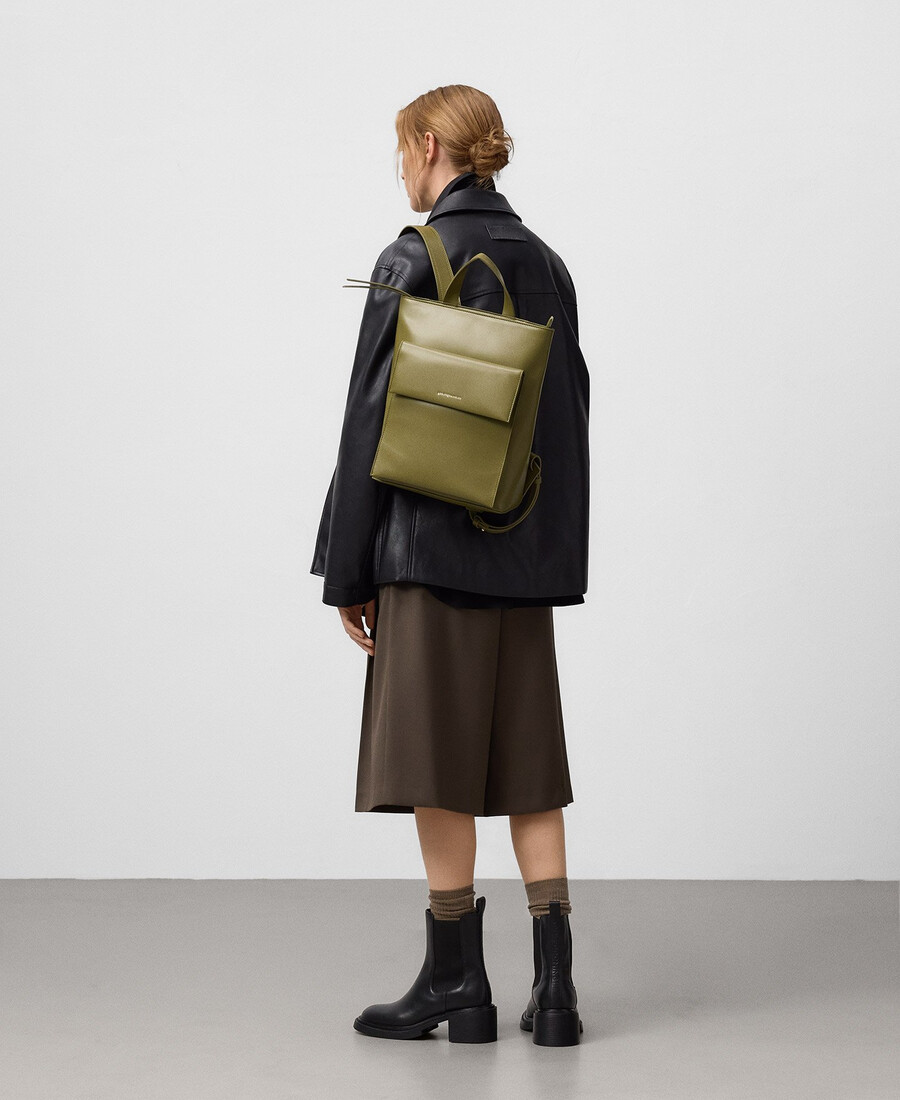 zaino donna con patta in pelle e non in pelle