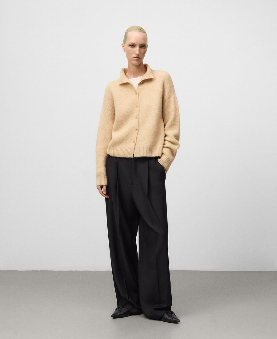 cardigan in maglia con collo a imbuto da donna