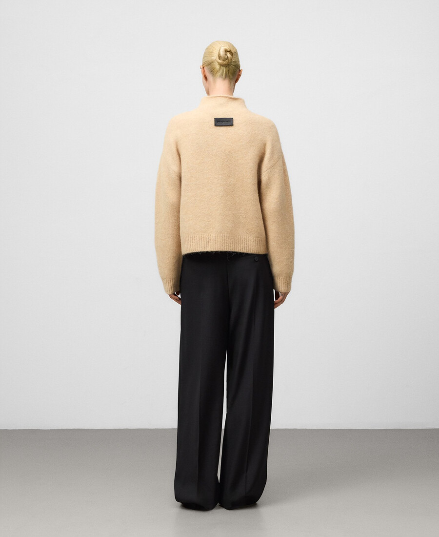 cardigan in maglia con collo a imbuto da donna