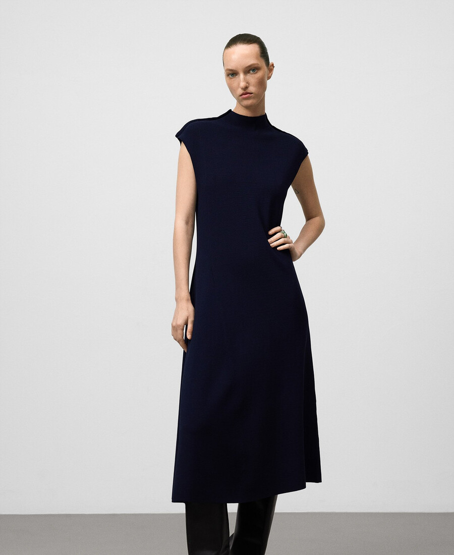 abito in maglia con colletto perkins da donna