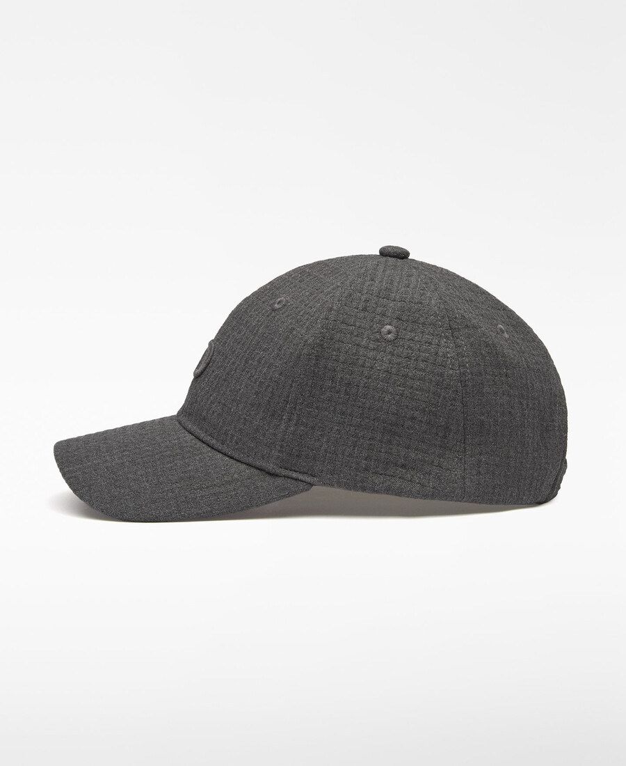 cappellino con logo ricamato da donna