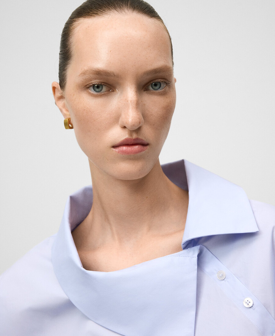 camicia da donna con colletto asimmetrico