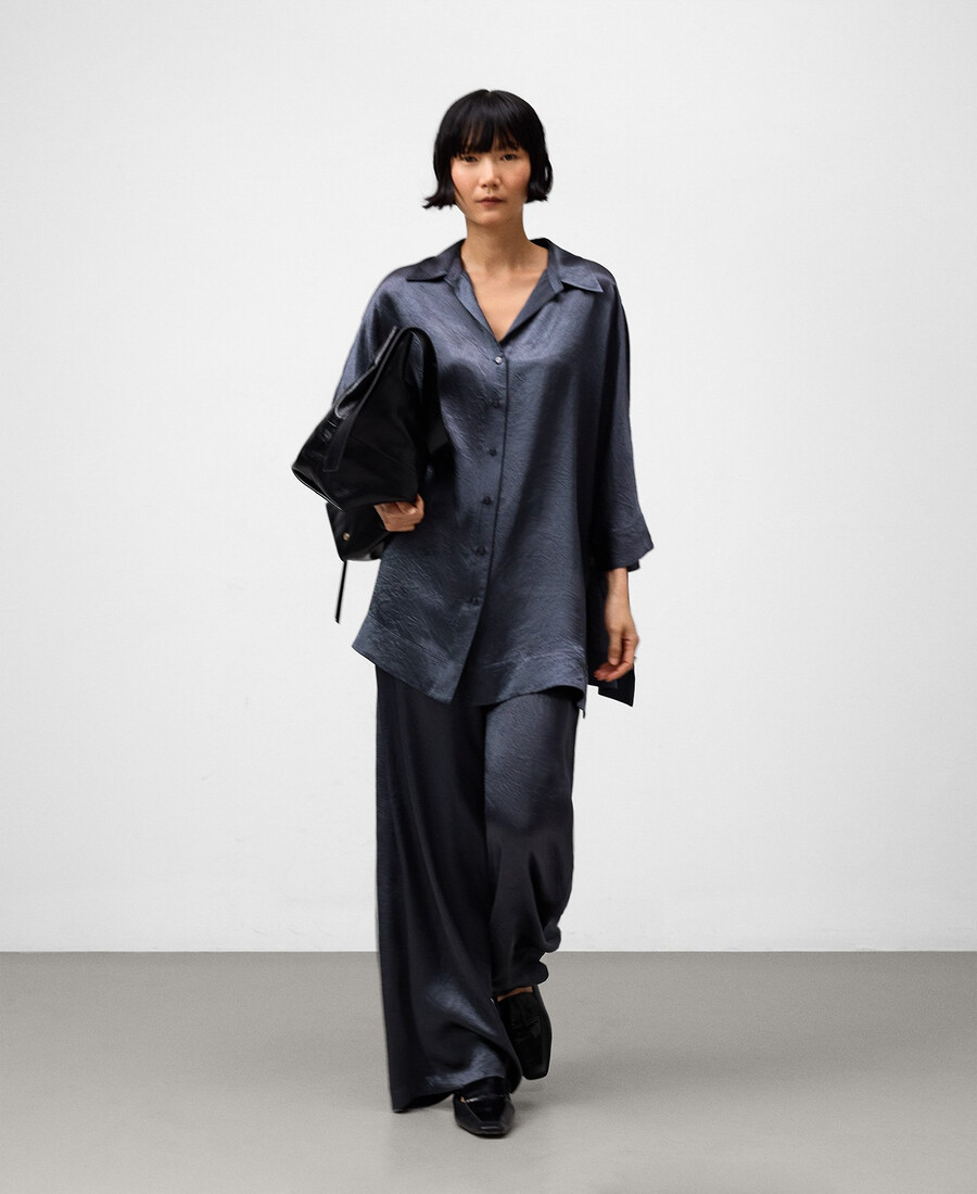camicia oversize in raso stropicciato da donna