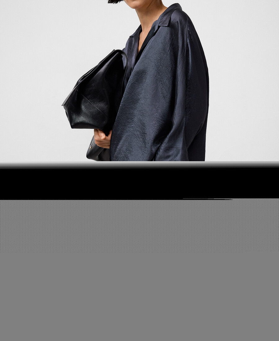 camicia oversize in raso stropicciato da donna