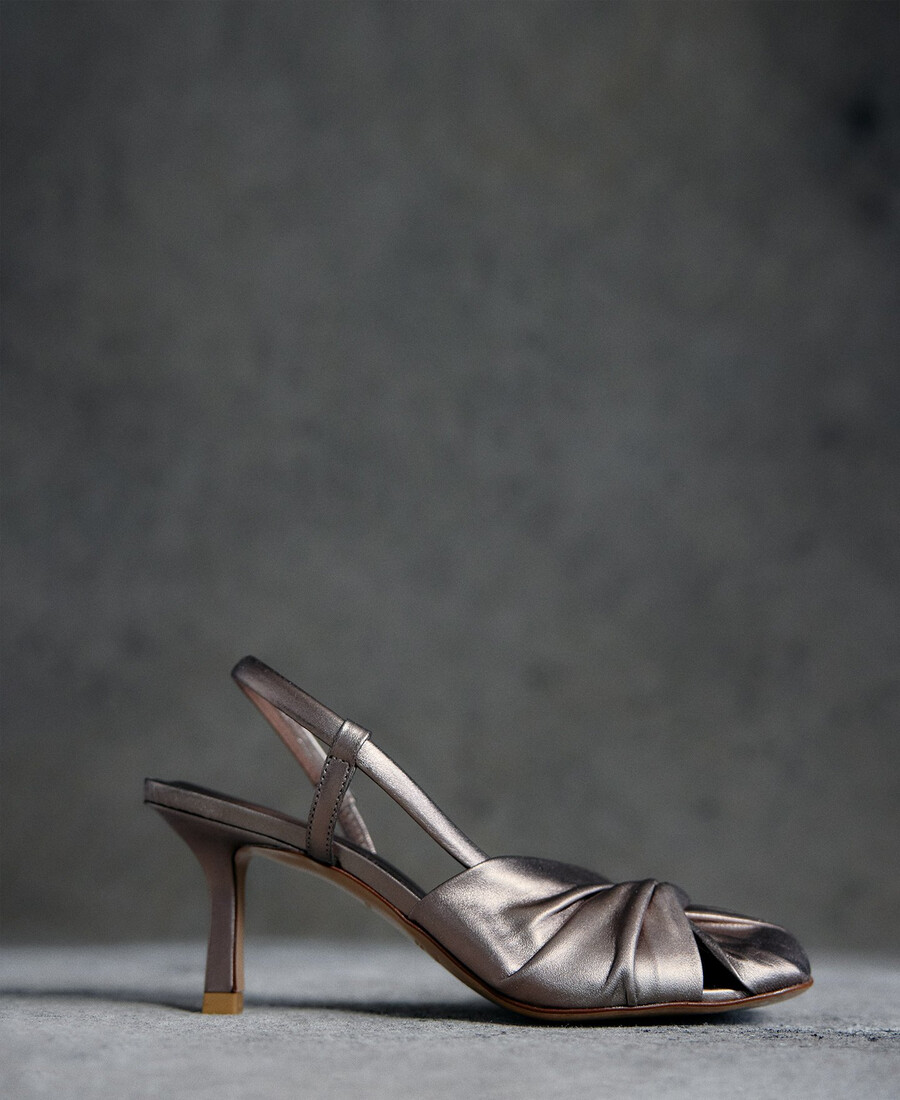 scarpa con tacco in pelle arricciata da donna