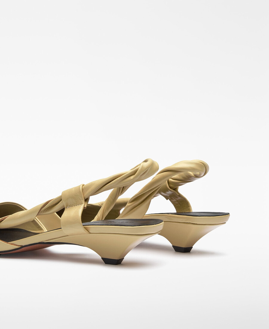 scarpa slingback in pelle con tacco basso da donna