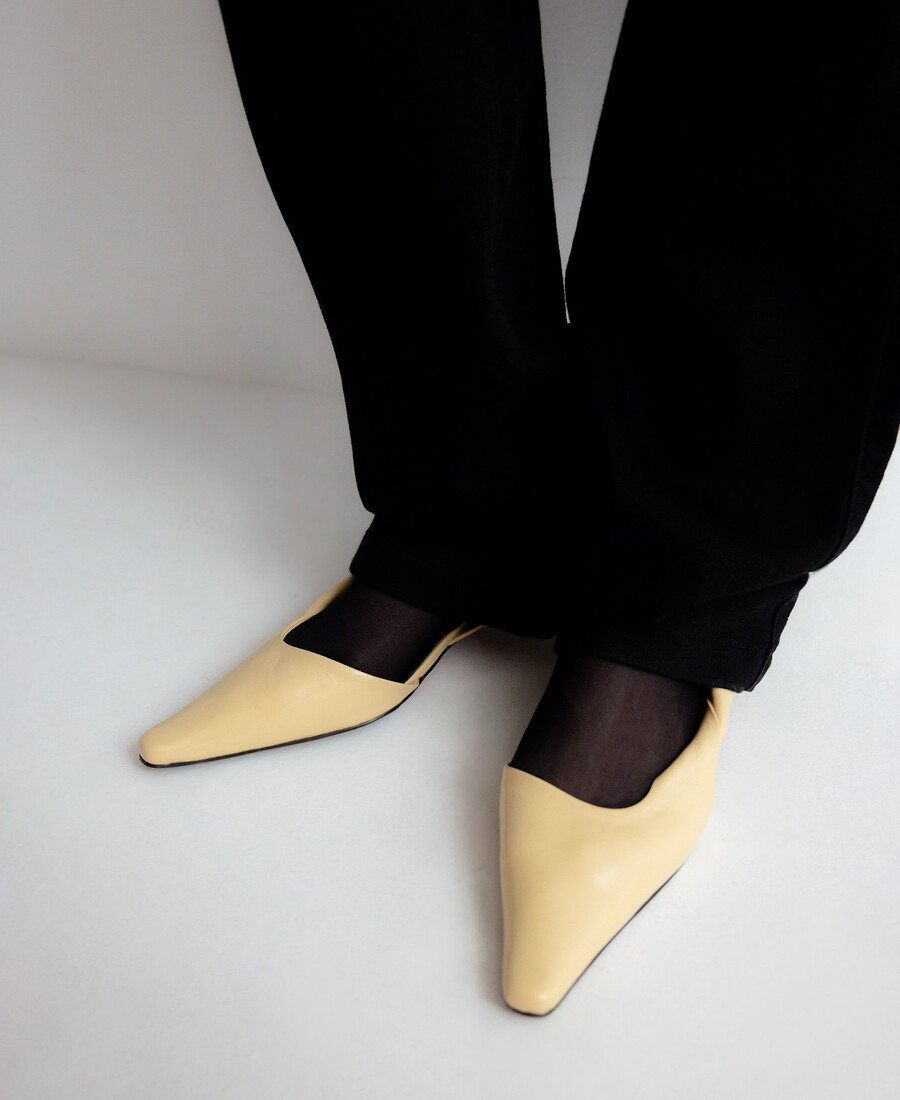 scarpa slingback in pelle con tacco basso da donna
