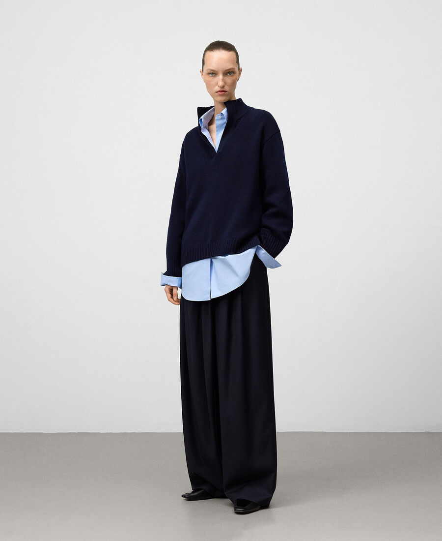 maglione da donna in lana merino con collo a imbuto