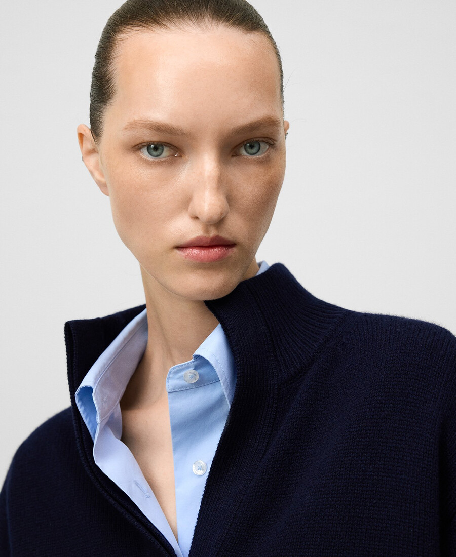 maglione da donna in lana merino con collo a imbuto