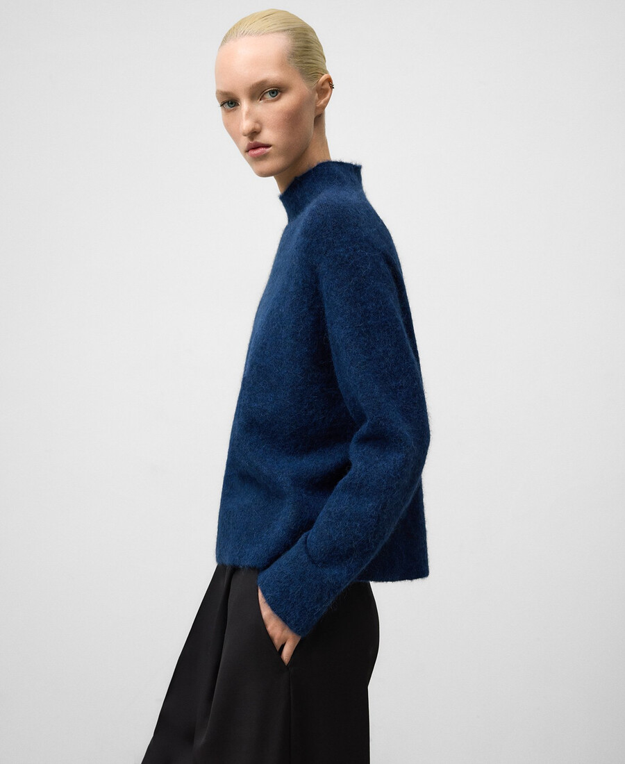maglione da donna in maglia con collo a imbuto
