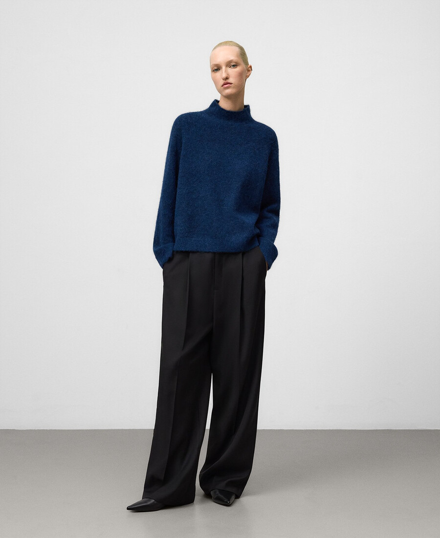 maglione da donna in maglia con collo a imbuto