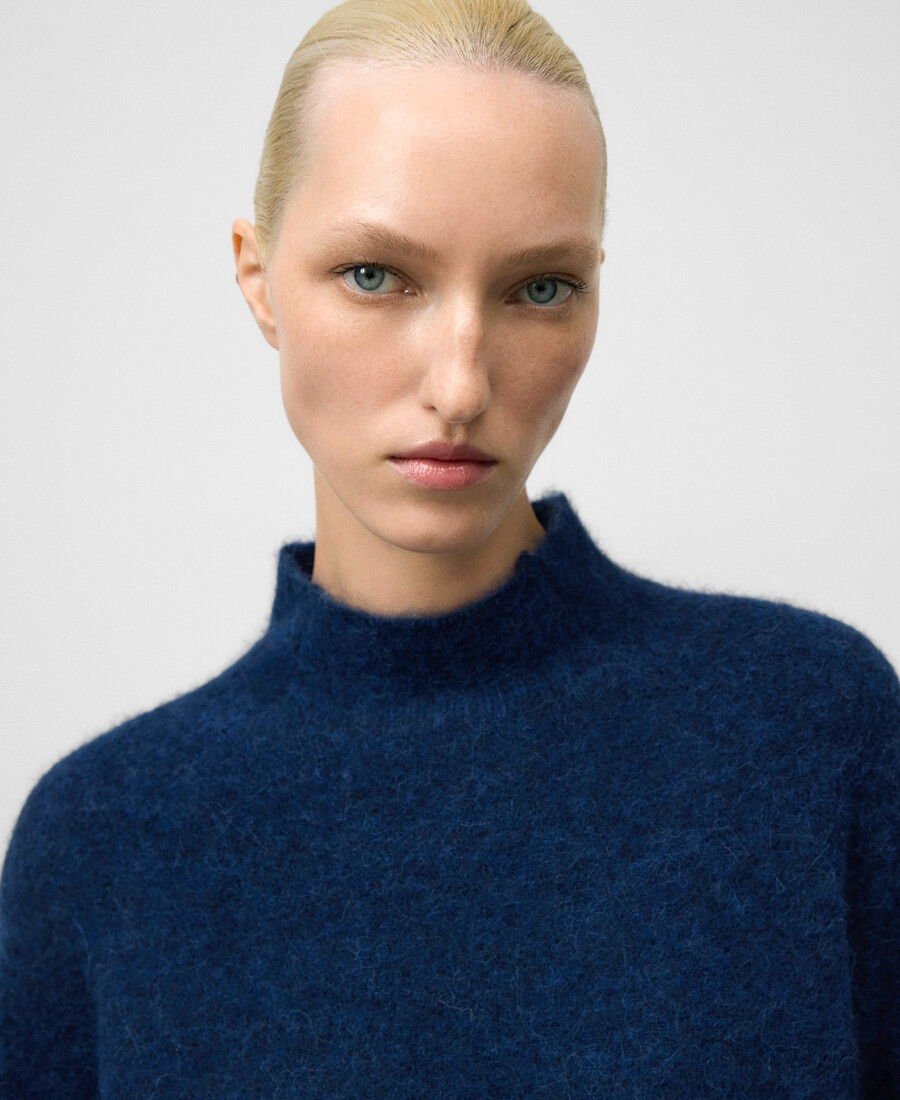 maglione da donna in maglia con collo a imbuto