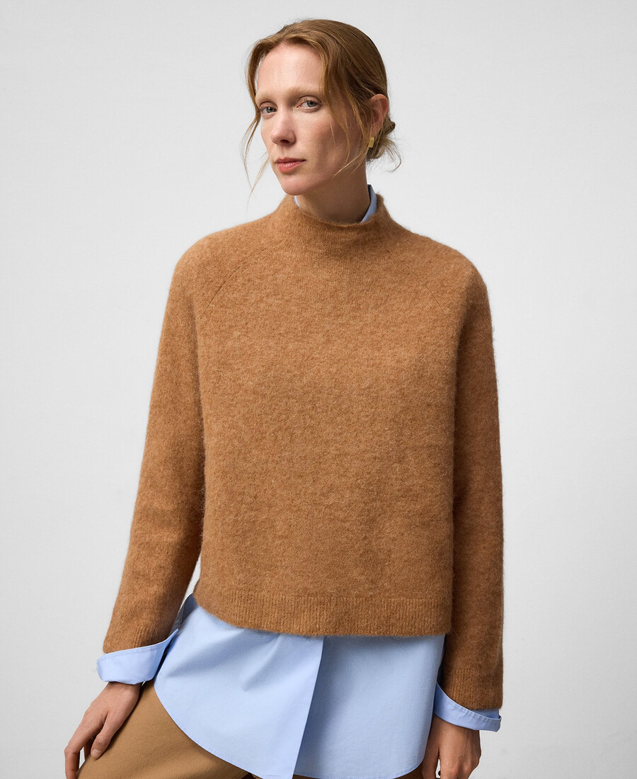 maglione corto da donna in maglia con colletto perkins