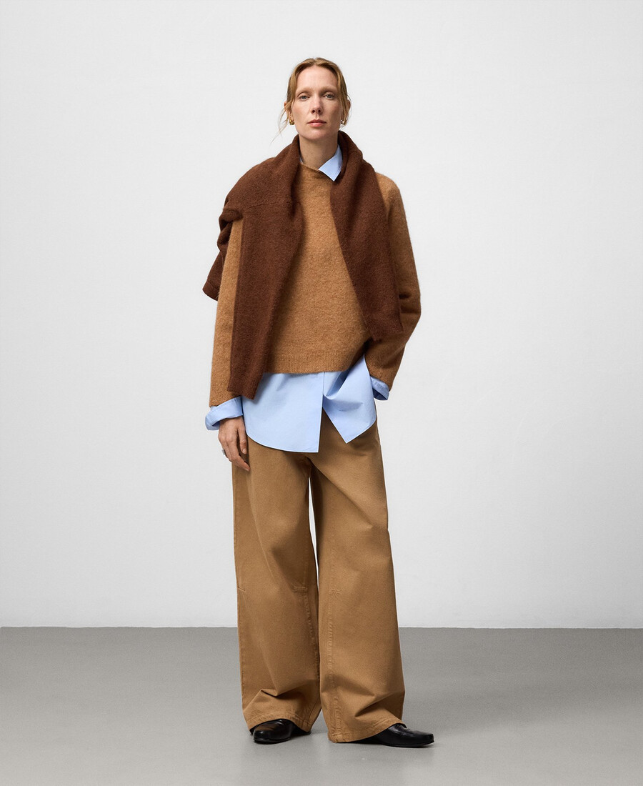 maglione corto da donna in maglia con colletto perkins
