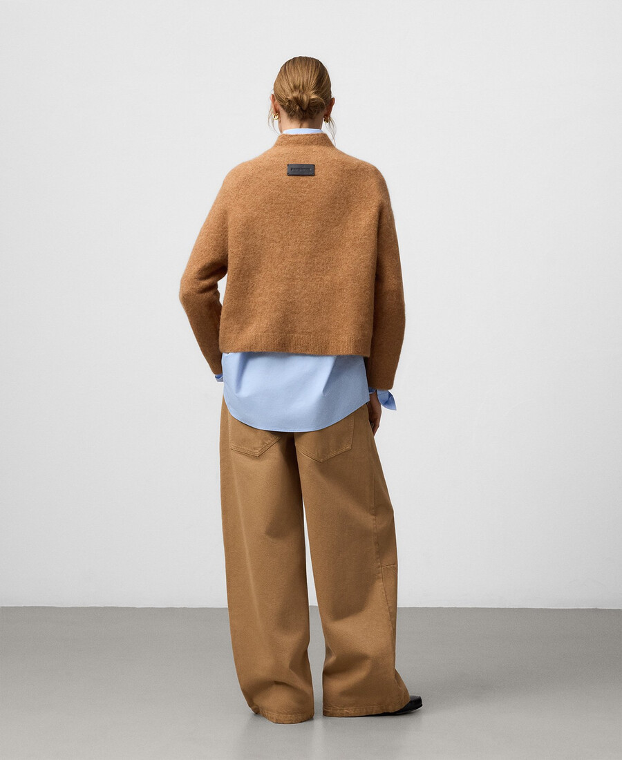 maglione corto da donna in maglia con colletto perkins