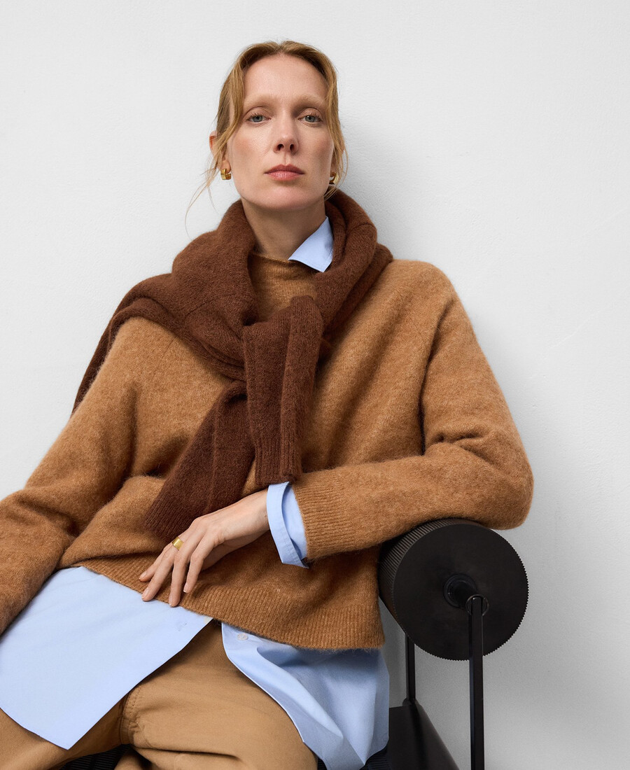 maglione corto da donna in maglia con colletto perkins