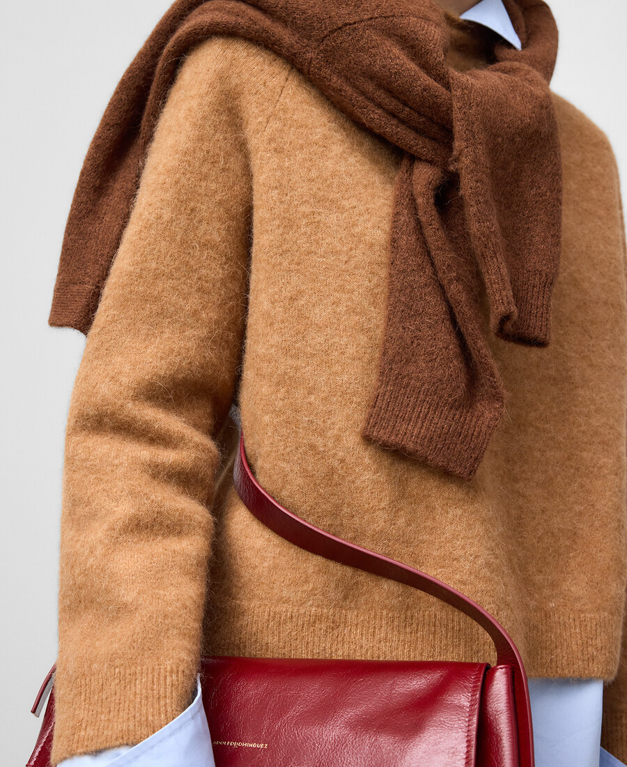 maglione corto da donna in maglia con colletto perkins