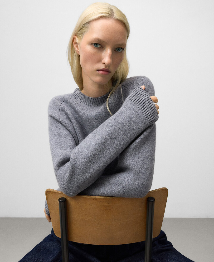 maglione di lana con pezzo di metallo donna