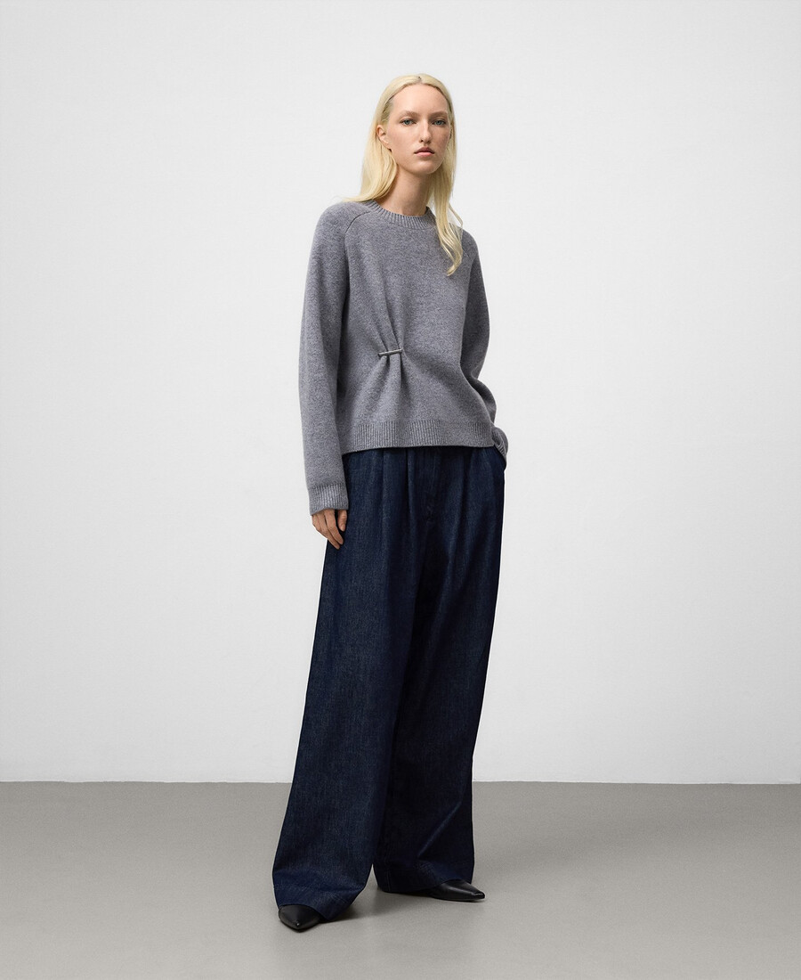 maglione di lana con pezzo di metallo donna