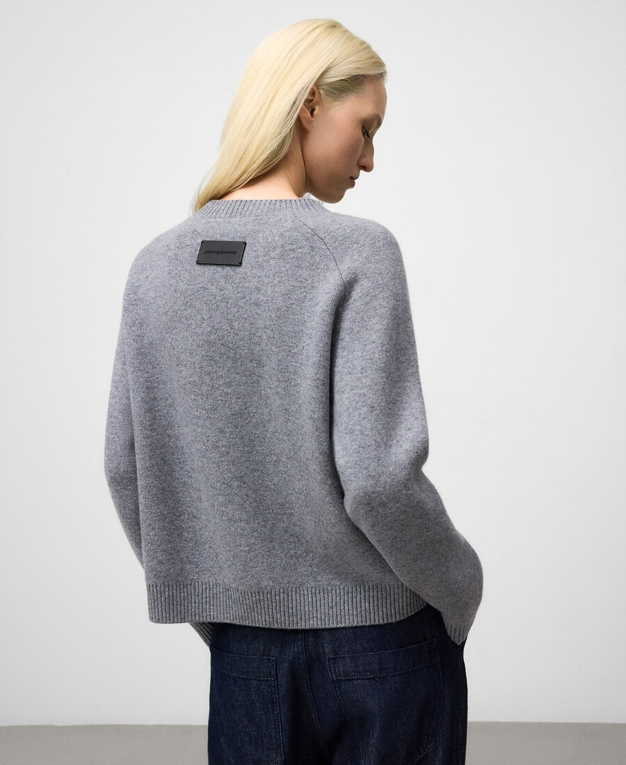 maglione di lana con pezzo di metallo donna