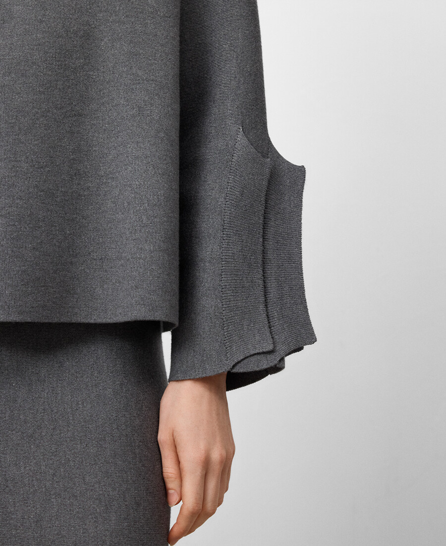 maglione da donna in maglia con maniche plissettate