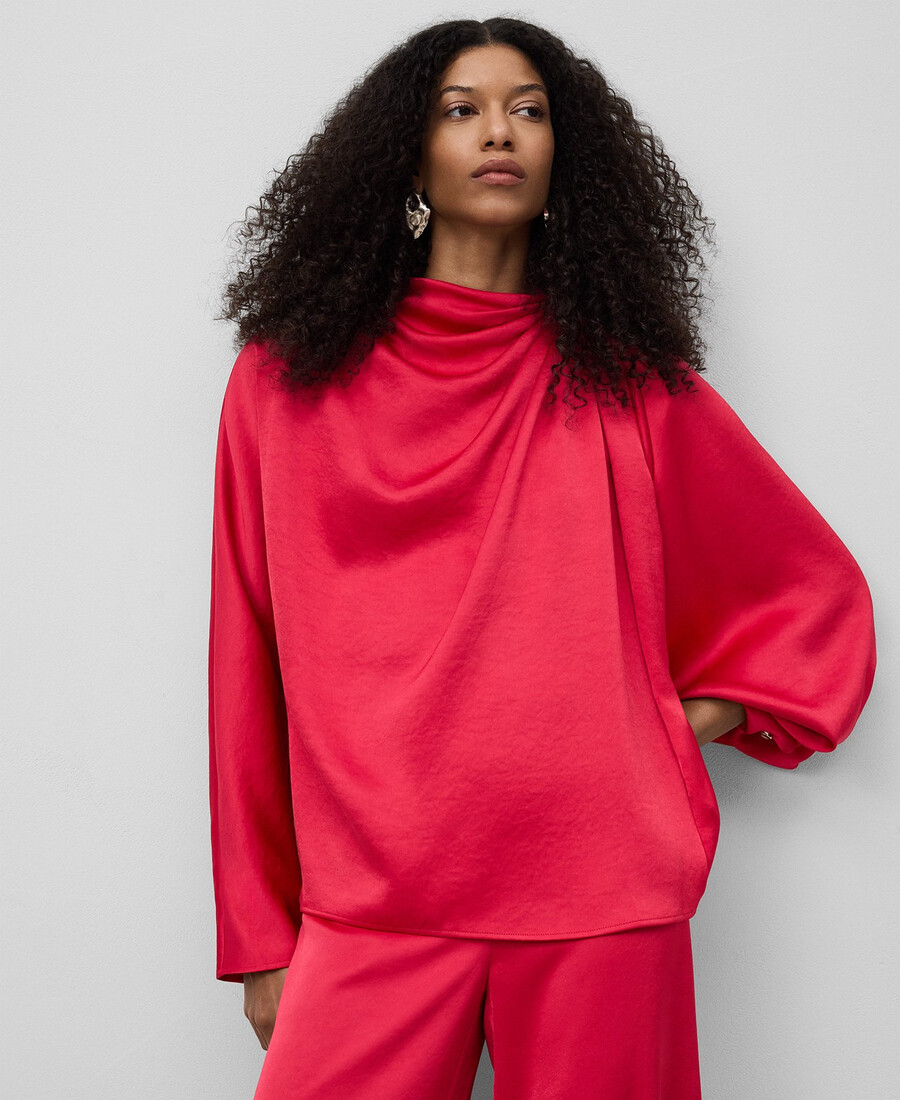 top in raso con colletto drappeggiato da donna