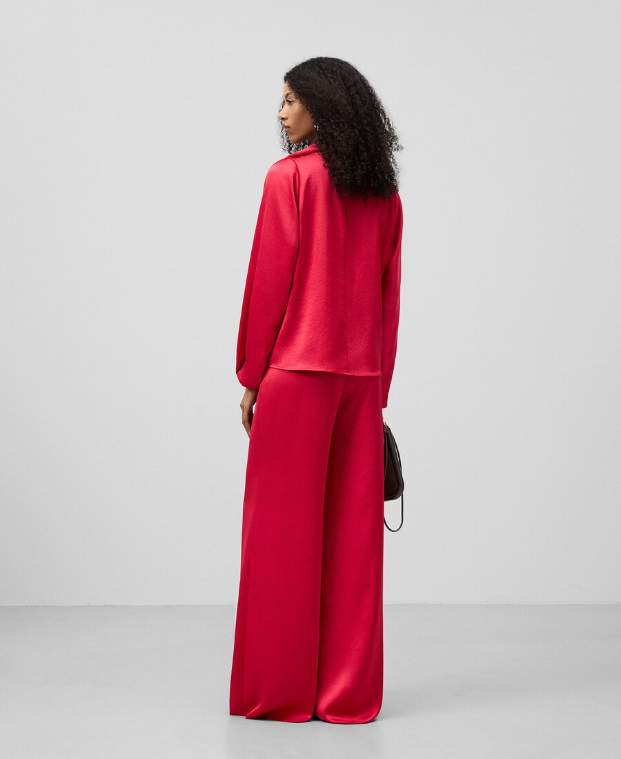 top in raso con colletto drappeggiato da donna