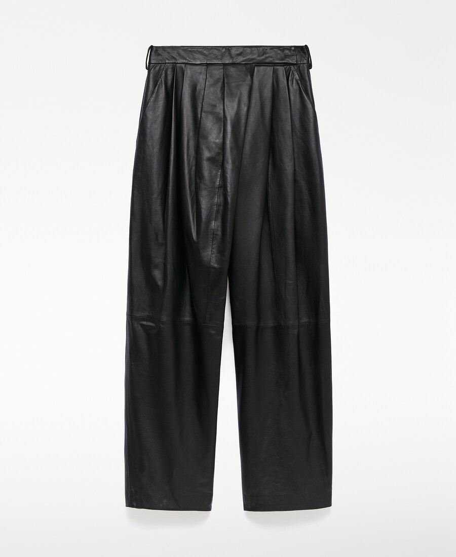 pantaloni in pelle con pieghe da donna