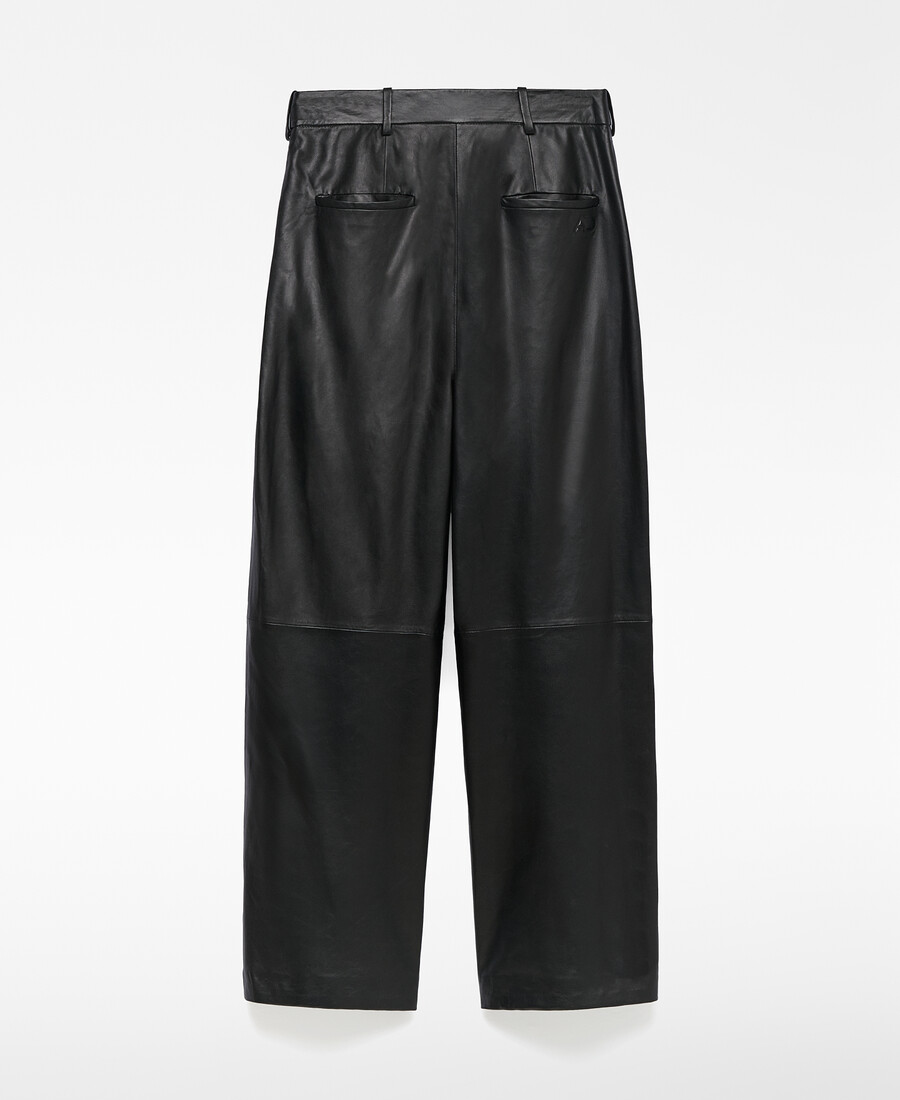 pantaloni in pelle con pieghe da donna