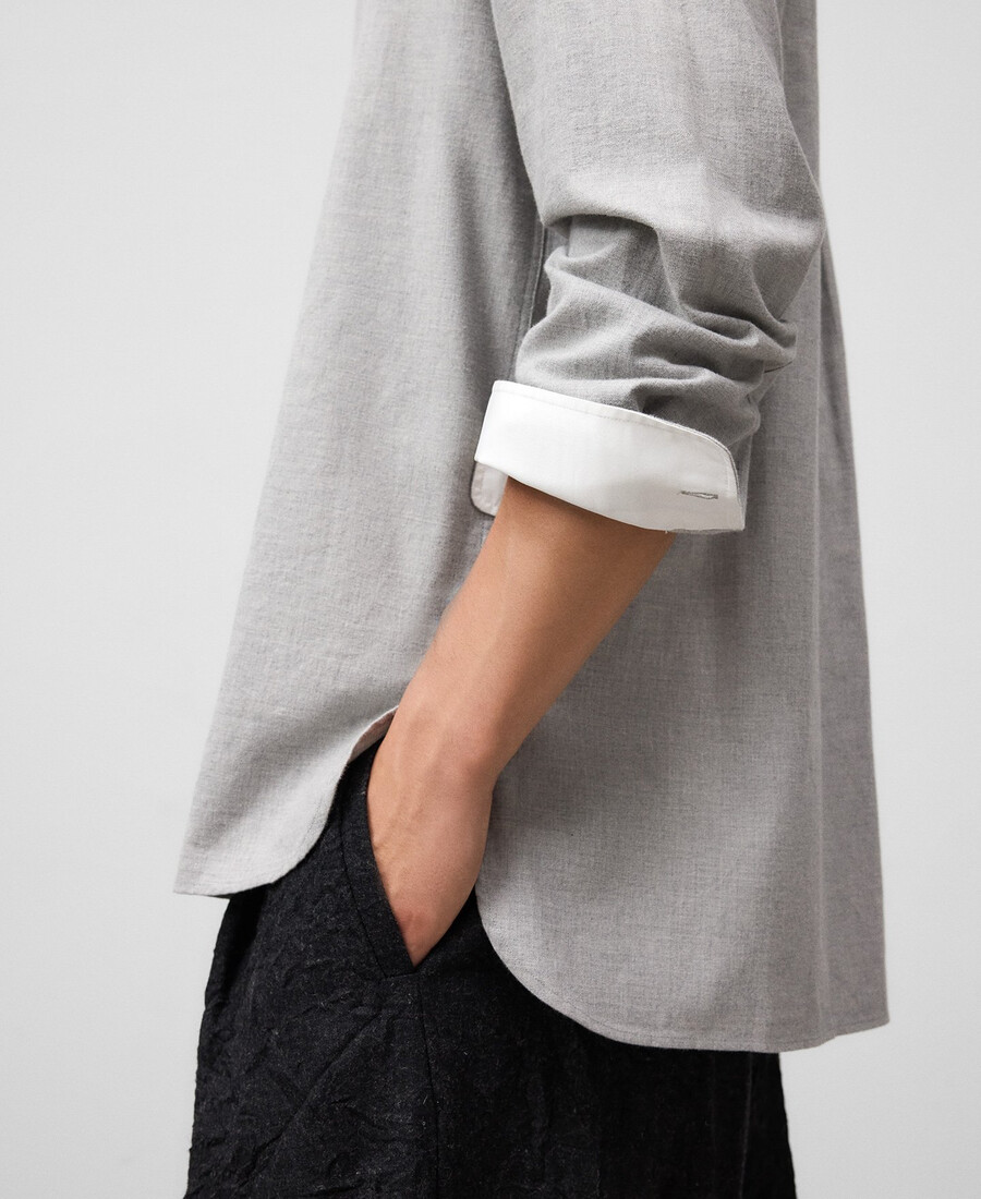 camicia da uomo con colletto alla francese dalla vestibilità comoda