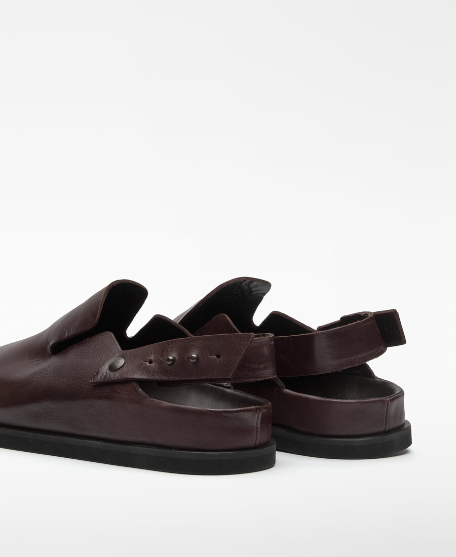 zoccolo in pelle marrone da uomo