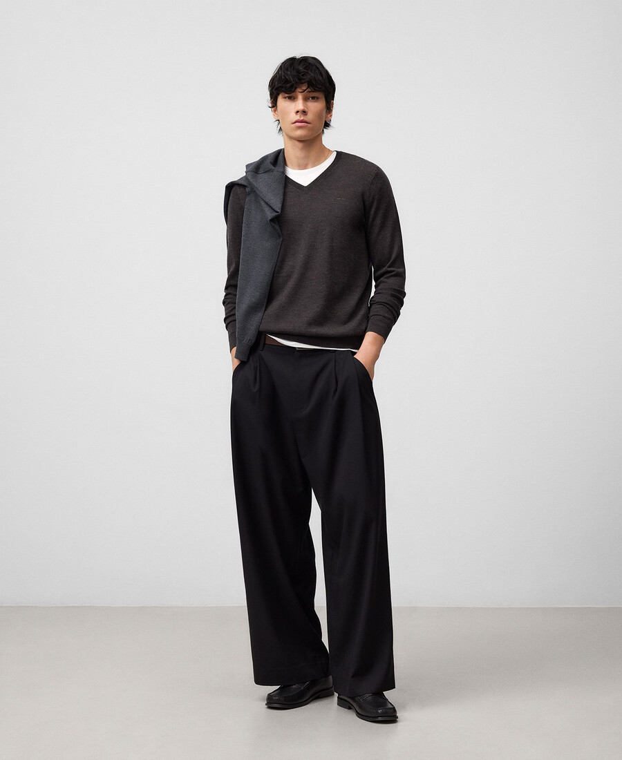 maglione uomo in lana merino con scollo a v