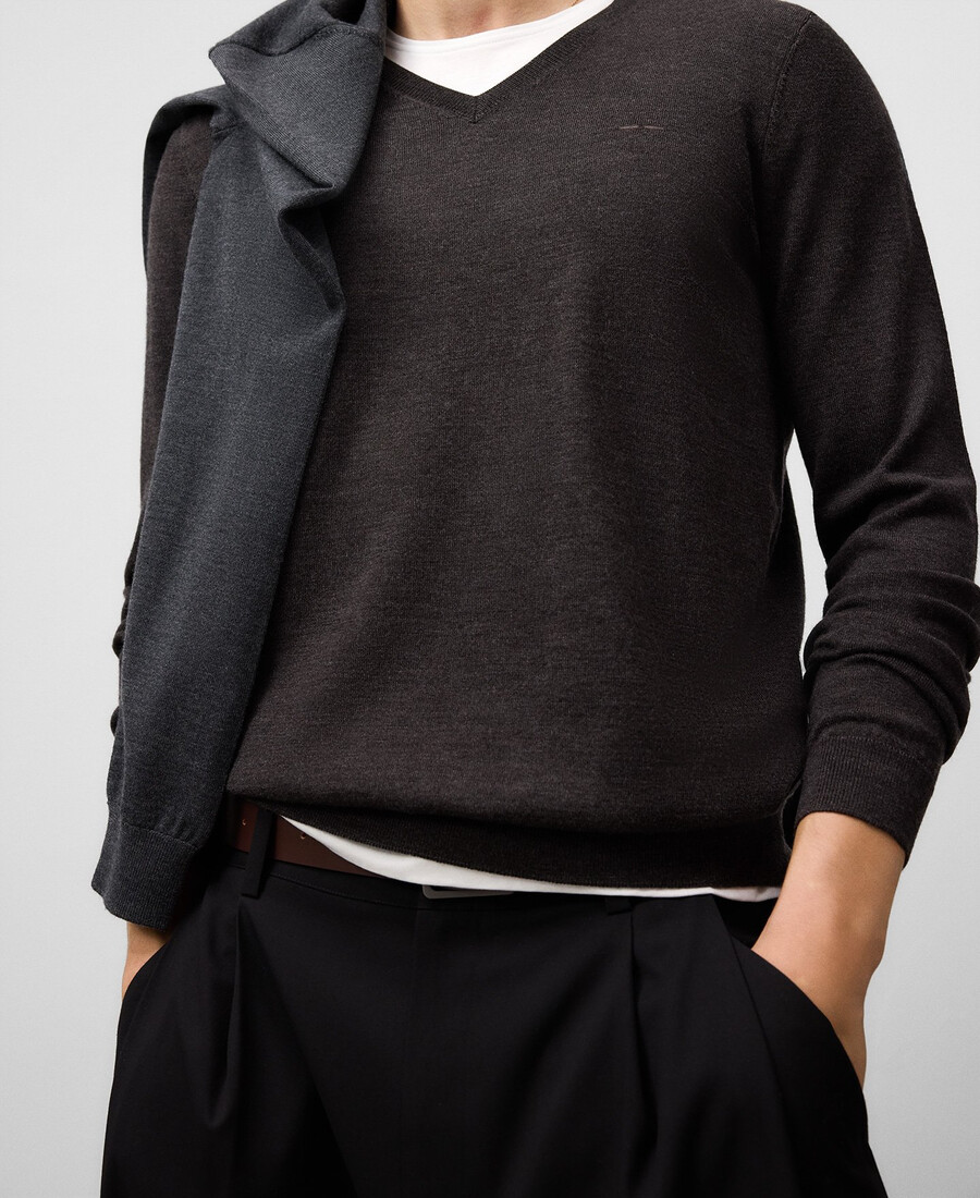 maglione uomo in lana merino con scollo a v