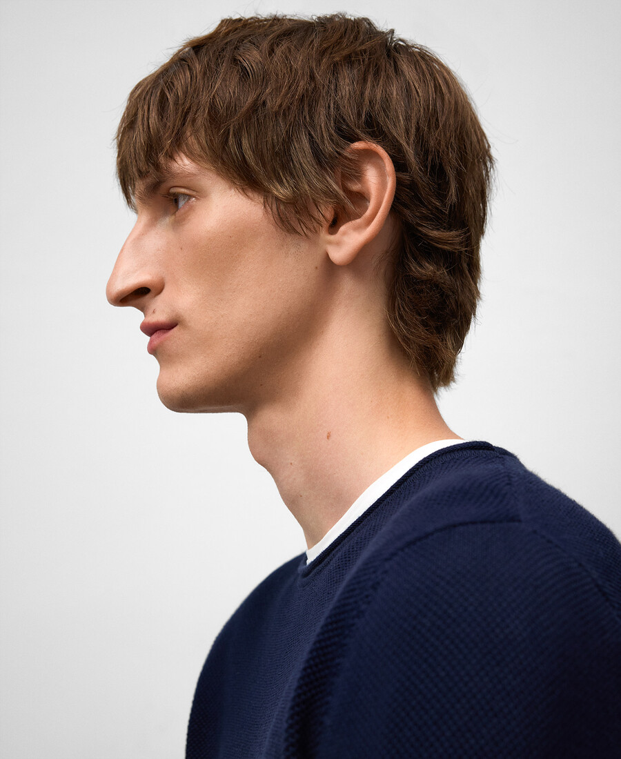 t-shirt uomo in maglia strutturata con collo arrotolato