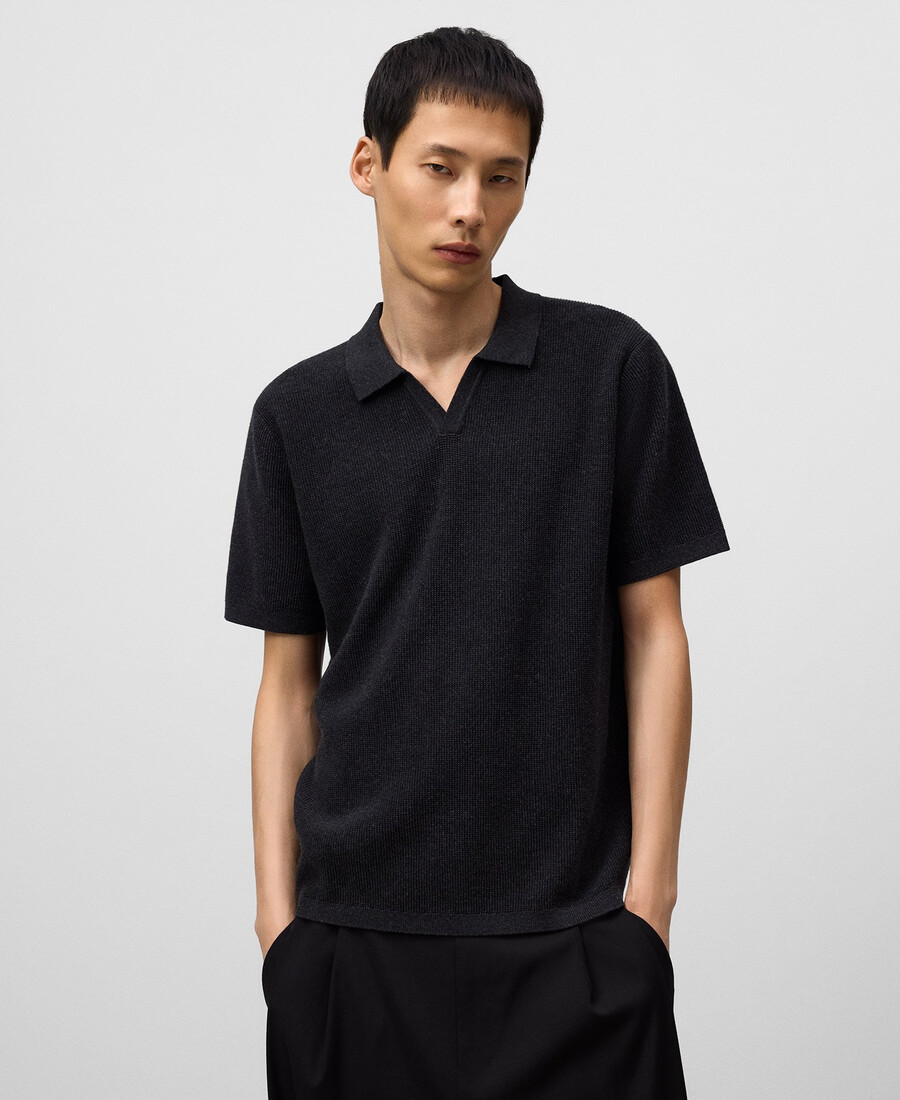 polo uomo in maglia strutturata con scollo a v
