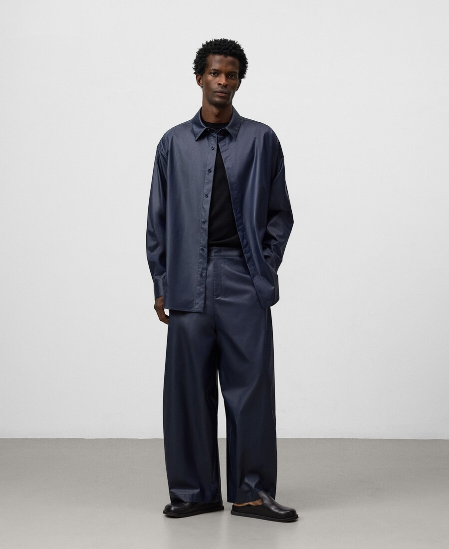 pantaloni da uomo blu navy modello barrel fit