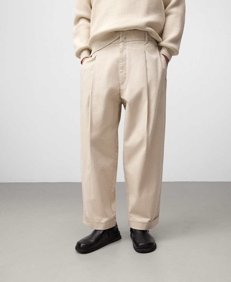 pantaloni dritti con pieghe uomo